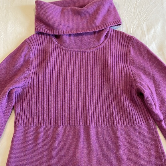 Banana Republic Cashmere Blend Mock Neck Sweater - Small - Picture 2 of 9